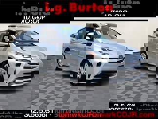 Used 2020 Toyota Prius LE image 1