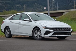 New 2025 Hyundai Elantra SE image 1