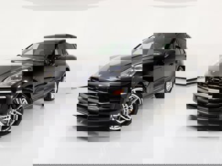 New 2025 Porsche Macan image 1
