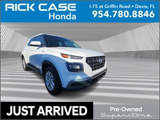 Used 2021 Hyundai Venue SE image 1