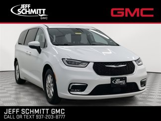 Used 2023 Chrysler Pacifica Touring-L image 1