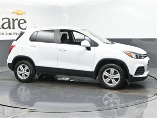 Used 2022 Chevrolet Trax LS w/ Tint and Cruise Package image 1