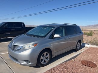 Used 2015 Toyota Sienna LE image 1