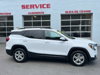 Used 2024 GMC Terrain SLE w/ Driver Convenience Package image 1