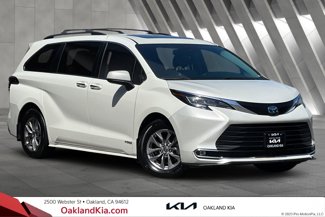 Used 2021 Toyota Sienna XLE image 1