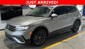 Certified 2023 Volkswagen Tiguan SE w/ Panoramic Sunroof Package image 1