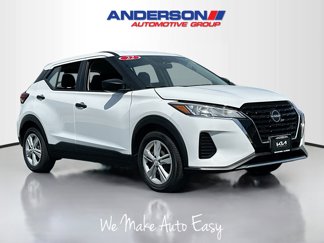 Used 2022 Nissan Kicks S image 1