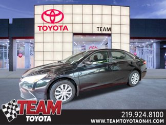 Used 2015 Toyota Camry LE image 1
