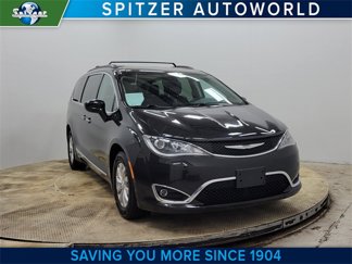 Used 2017 Chrysler Pacifica Touring-L image 1