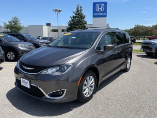 Used 2017 Chrysler Pacifica Touring-L image 1