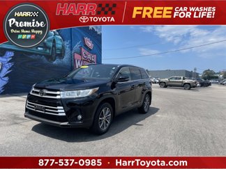 Used 2019 Toyota Highlander SE image 1