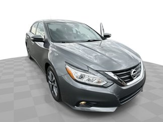 Used 2017 Nissan Altima 2.5 SL w/ Moonroof Package image 1