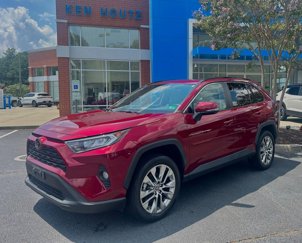 Used 2021 Toyota RAV4 XLE Premium image 1