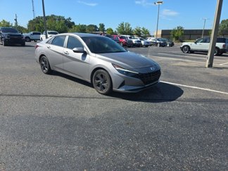 Used 2022 Hyundai Elantra SEL w/ Preferred Accessory Package image 1