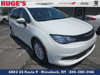 Used 2023 Chrysler Voyager LX image 1