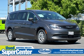 Used 2023 Chrysler Voyager LX image 1