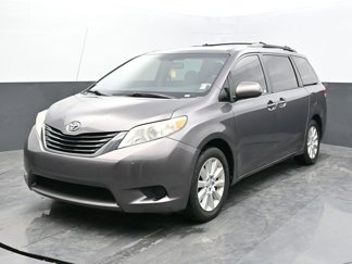 Used 2013 Toyota Sienna LE image 1