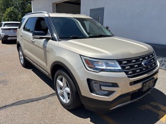 Used 2017 Ford Explorer XLT image 1