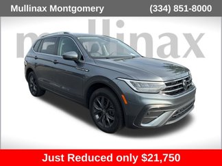 Used 2023 Volkswagen Tiguan SE image 1