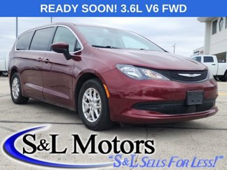 Used 2023 Chrysler Voyager LX image 1