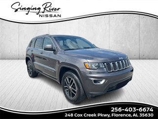 Used 2020 Jeep Grand Cherokee Laredo image 1