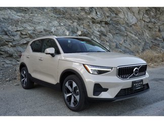 Used 2025 Volvo XC40 B5 Core w/ Protection Package image 1