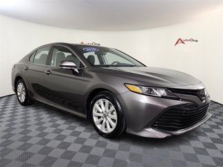 Used 2020 Toyota Camry LE image 1