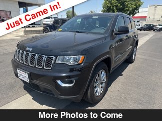 Used 2021 Jeep Grand Cherokee Laredo image 1