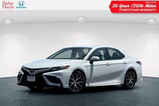 Used 2022 Toyota Camry SE image 1