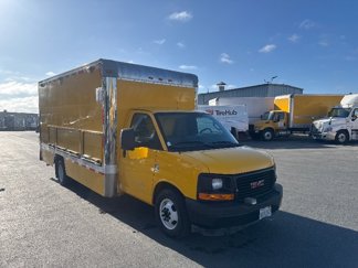 Used 2017 GMC Savana 4500 image 1