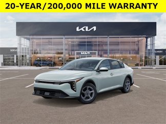 New 2025 Kia K4 LXS image 1
