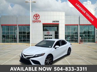 Used 2024 Toyota Camry SE image 1