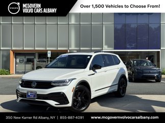 Used 2023 Volkswagen Tiguan SE R-Line image 1