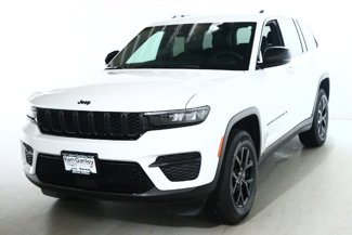Used 2025 Jeep Grand Cherokee Altitude image 1
