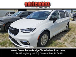 New 2025 Chrysler Pacifica Select image 1