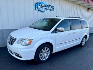 Used 2011 Chrysler Town & Country Touring-L w/ Entertainment Group #2 image 1