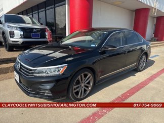 Used 2016 Volkswagen Passat 1.8T R-Line w/ R-Line Lighting Package image 1