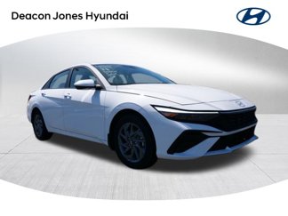 New 2024 Hyundai Elantra SEL image 1