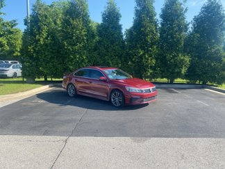 Used 2019 Volkswagen Passat 2.0T SE R-Line image 1