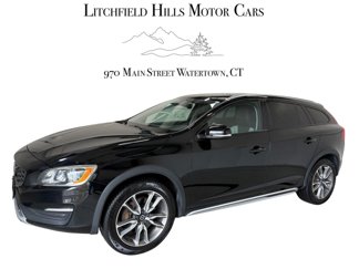 Used 2017 Volvo V60 T5 Cross Country w/ Convenience Package image 1