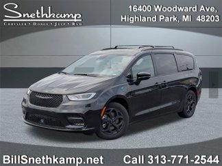 Used 2024 Chrysler Pacifica Premium image 1