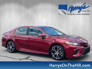 Used 2018 Toyota Camry LE image 1
