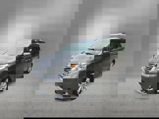 Used 2012 Toyota Sienna XLE image 1