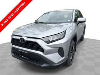 Used 2022 Toyota RAV4 LE image 1