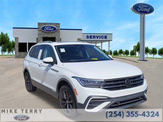 Used 2022 Volkswagen Tiguan SE w/ Panoramic Sunroof Package image 1