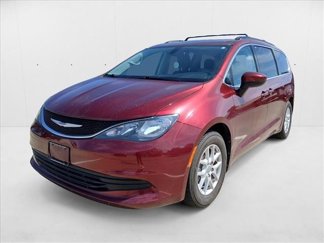 Used 2020 Chrysler Voyager Lxi image 1