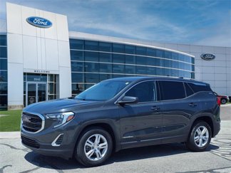 Used 2020 GMC Terrain SLE w/ LPO, Floor Liner Package image 1