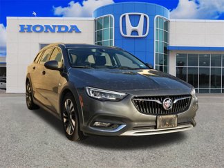 Used 2018 Buick Regal Essence w/ Driver Confidence Package #1 image 1