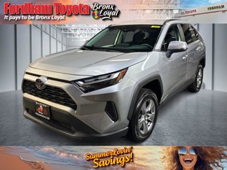 Used 2022 Toyota RAV4 XLE image 1