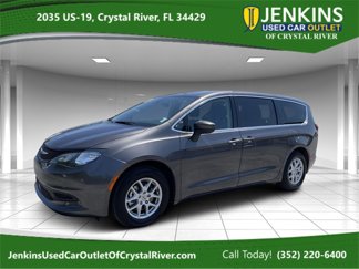 Used 2023 Chrysler Voyager LX image 1